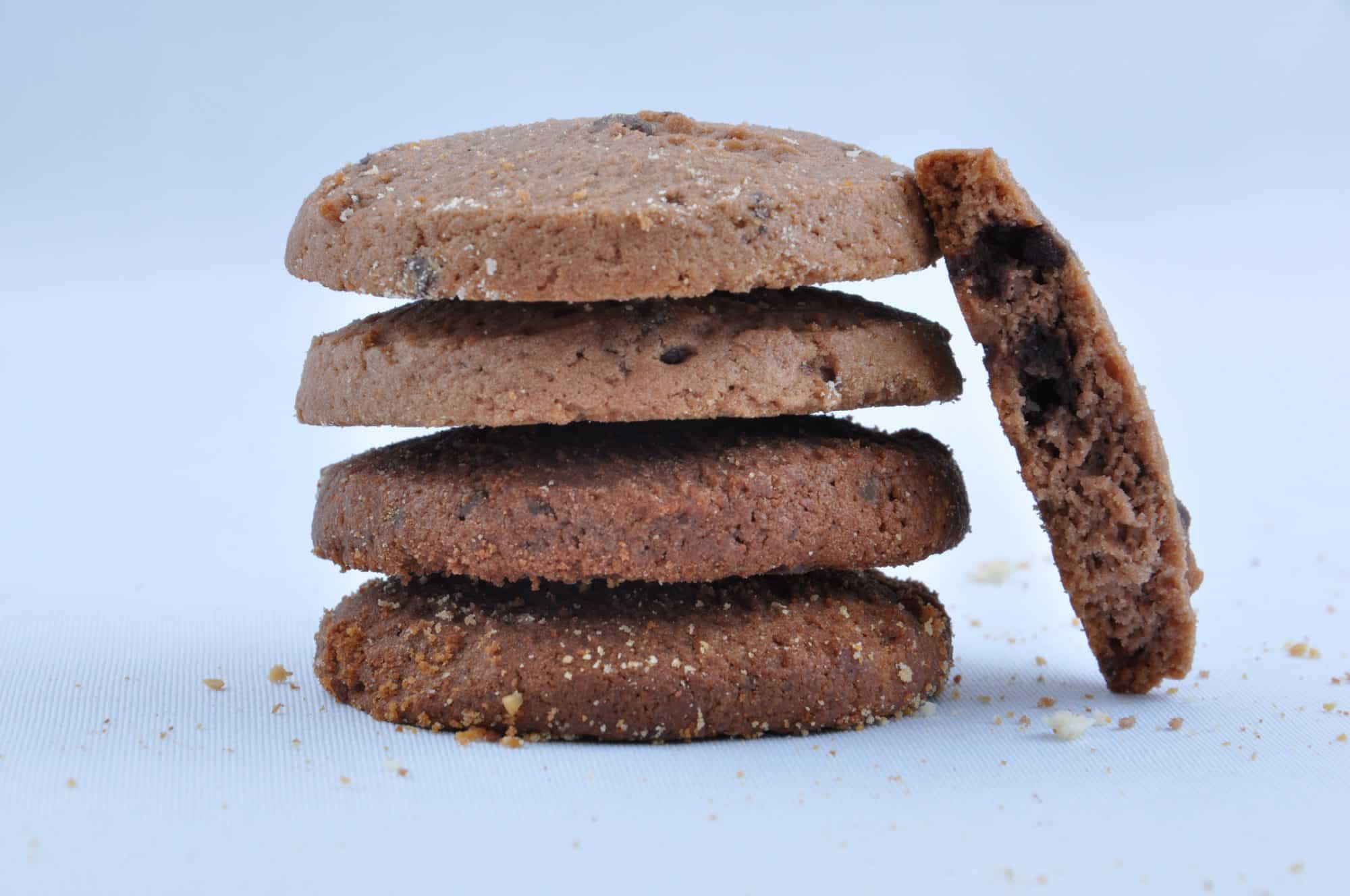 Cocoa cookies are one of the quick vegan meals 
